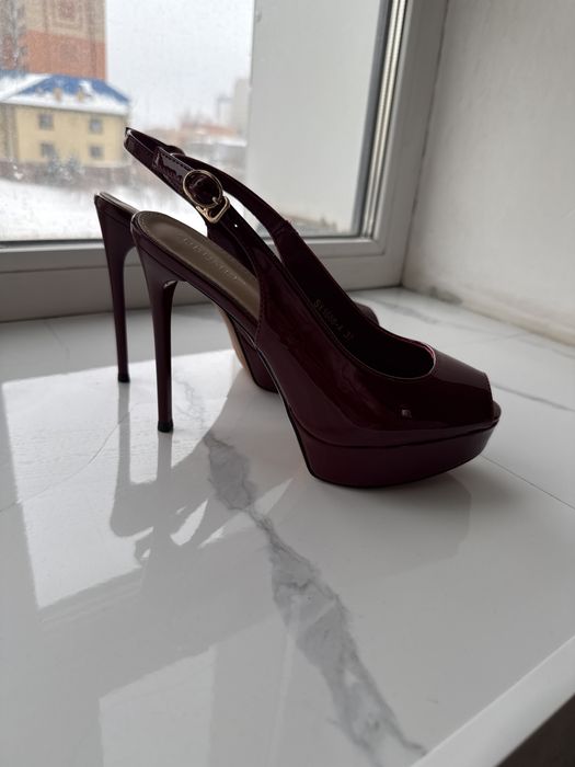 Новые туфли бордовые