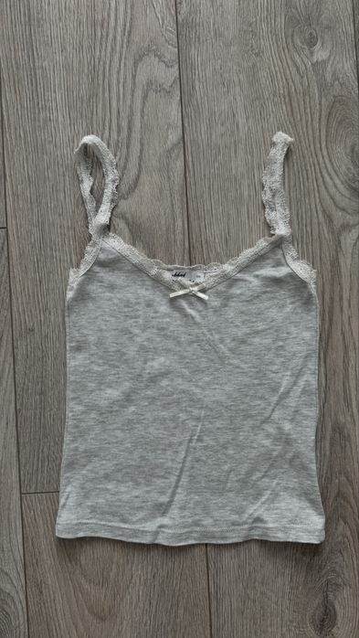 Четири женски потника Subdued и Zara