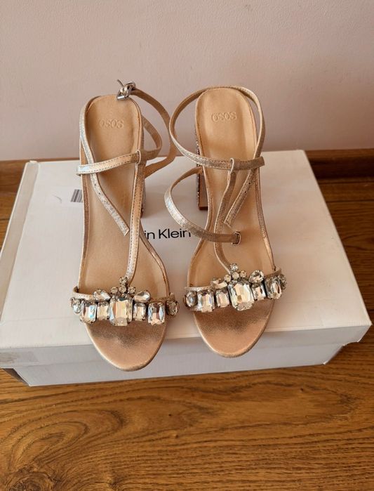 ASOS Луксозни дамски златисти сандали с камъни