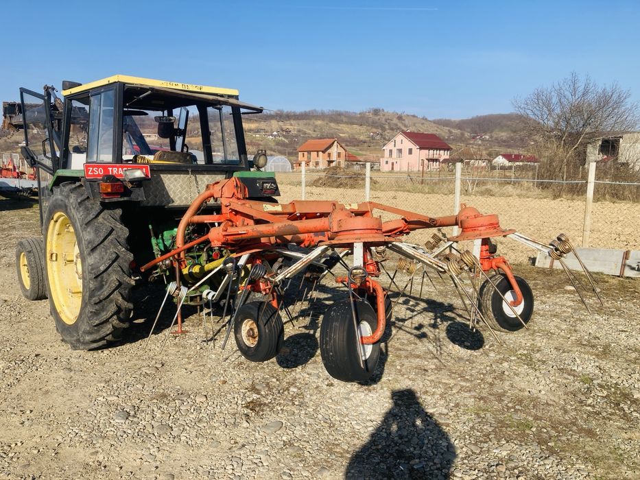 Grebla de risipit, imprastiat fan, iarba, paie Kuhn 4.40 m, roti late