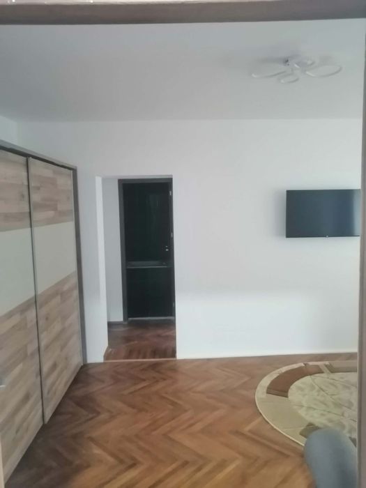 Apartament de inchiriat zona centrala cu loc de parcare . Str General Christin tell