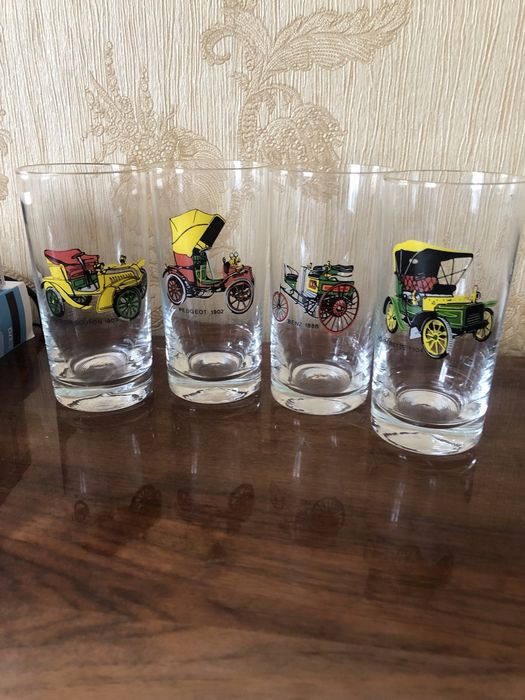 Стаканы чешские с машинками
