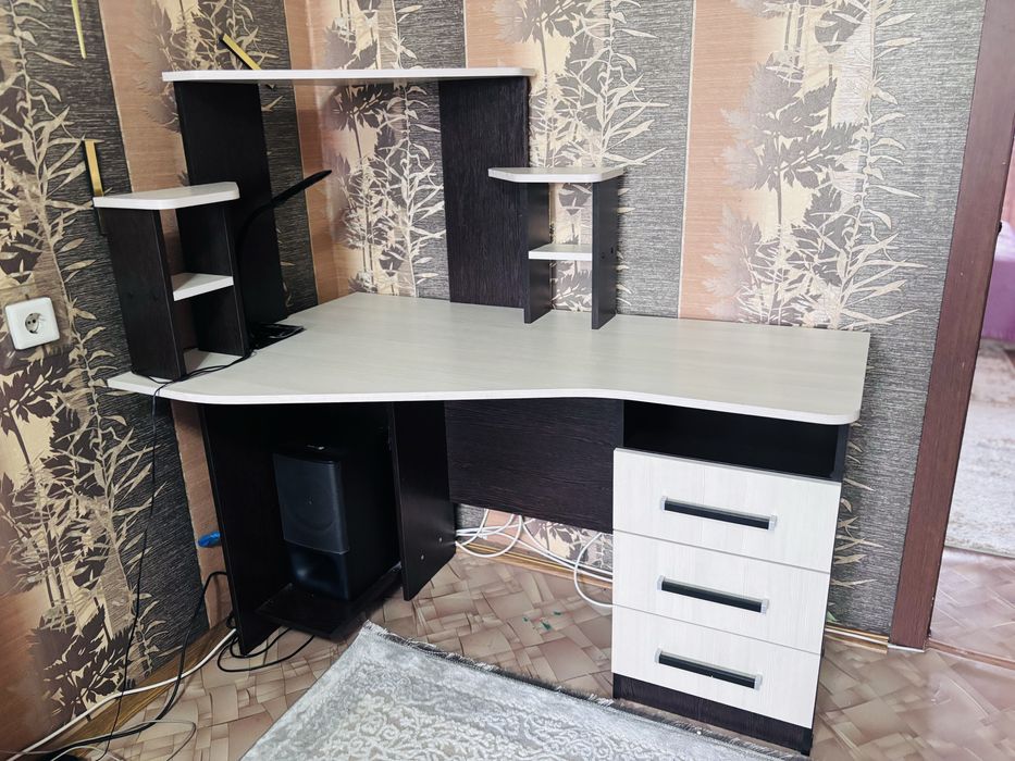 Продам стол письменный б/у