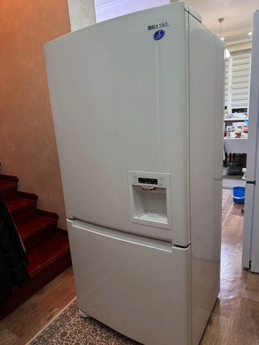 Холодильник Samsung