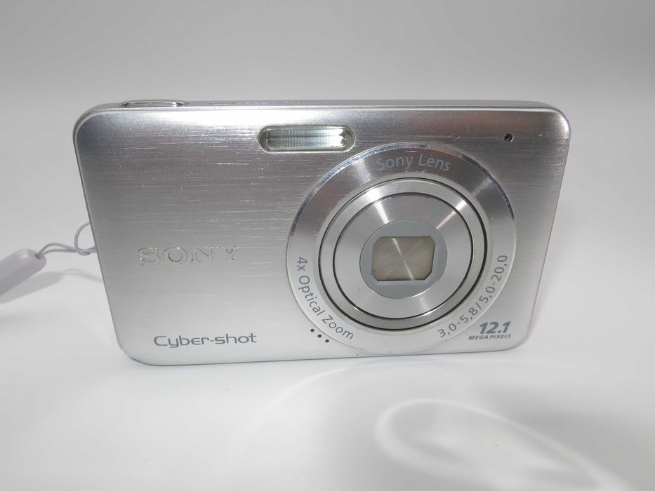 Sony Cyber-shot DSC W310 ултра компактен фотоапарат в сребърен метален корпус, цифрова камера в чудесно състояние, пълен комплект, работи отлично