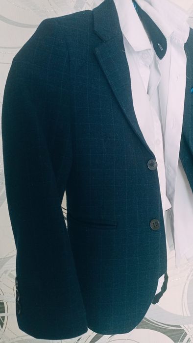 Продам школьный костюм