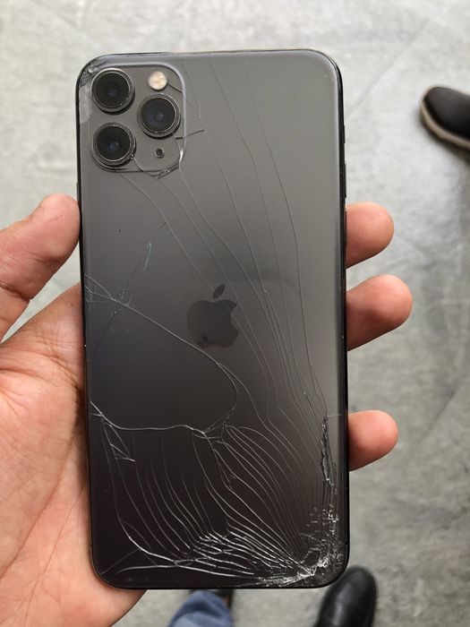 Iphone 11 pro max sotiladi
