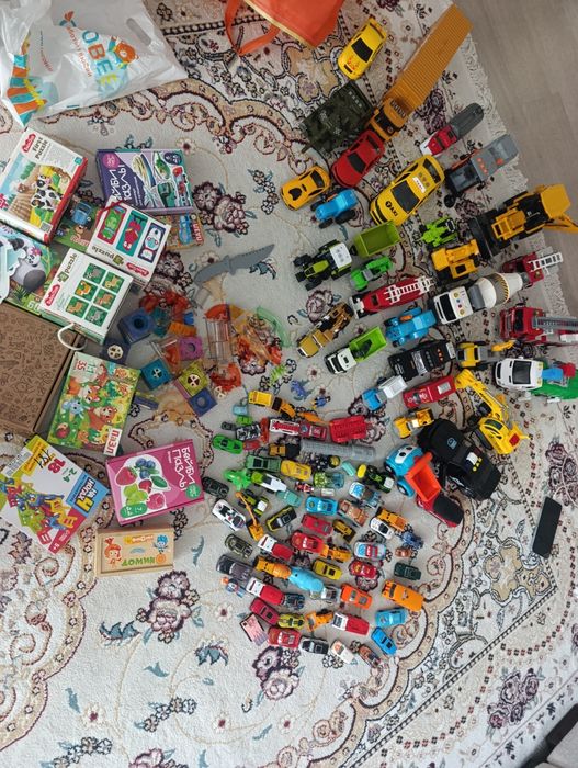 Продам игрушки для мальчиков