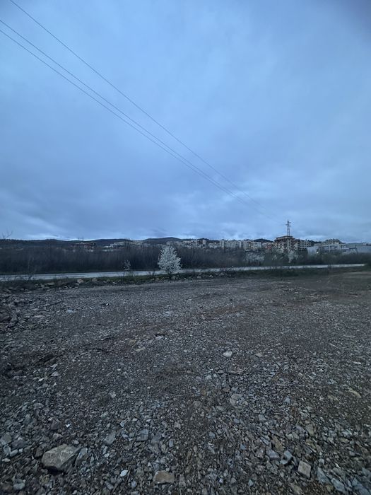 Продава се парцел на главен път