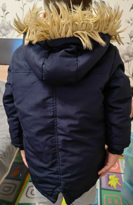 Детско зимно яке с качулка.