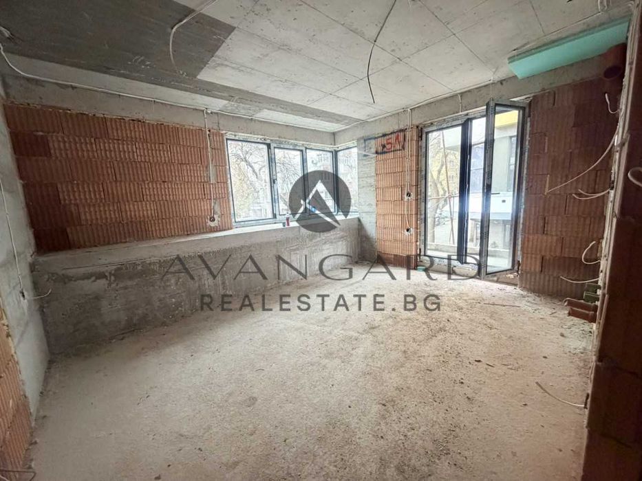 Продава се Двустаен апартамент в Пловдив, Център - 73 кв.м за 1076 €/кв.м - Снимка #1
