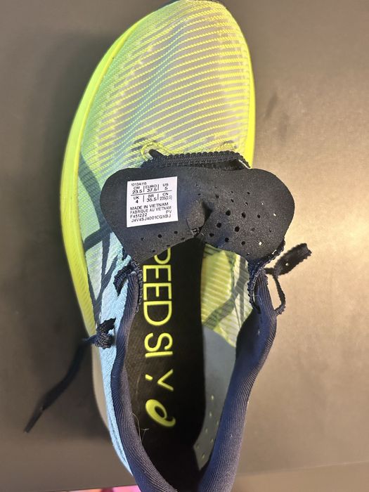 Running shoes - Asics Metaspeed Sky