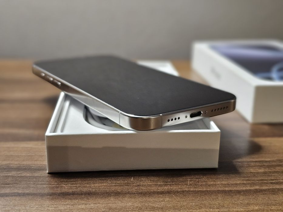 iPhone 16 Pro Max