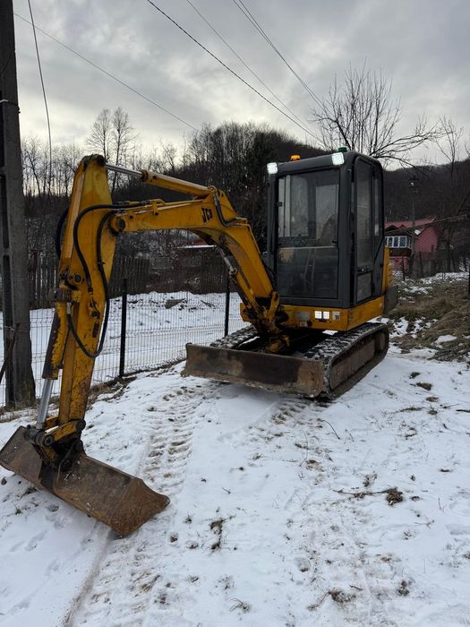 Închiriez escavatoraș bascula și bobgat