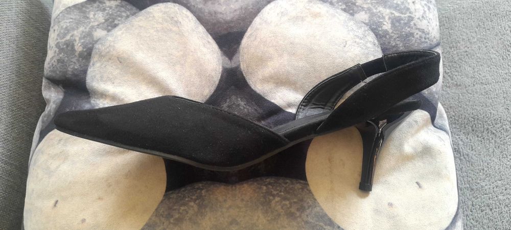 Pantofi eleganti cu toc / NOU