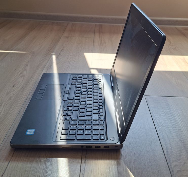 15.6' FHD IPS Dell Precision 7510 Intel Xeon E3-1535M v5/16GB/AMD 2GB GDDR5/256GB+320GB