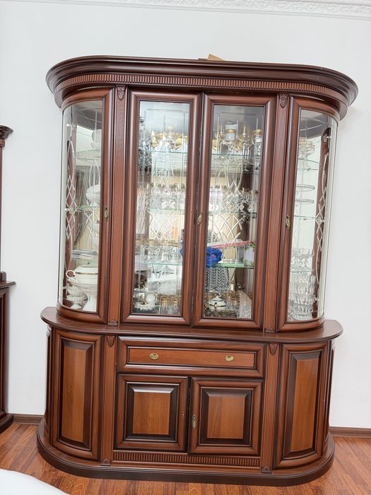 Продам Сервант и стол