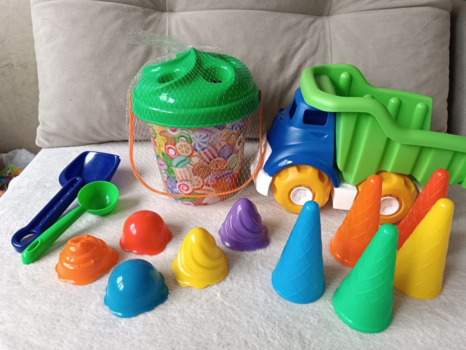 Продам набор новых игрушек для песочницы