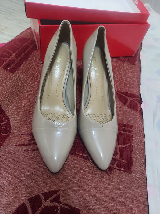 Продам классические туфли