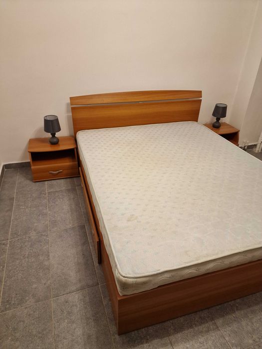 De vanzare pat cu lada depozitare, saltea si 2 noptiere