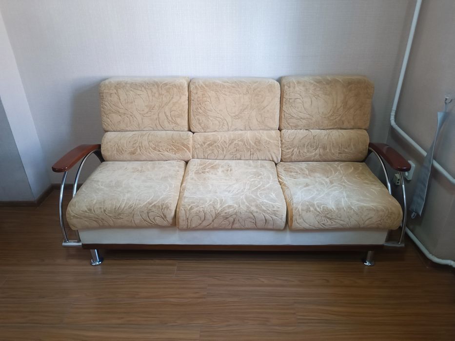 Продам диван с креслами