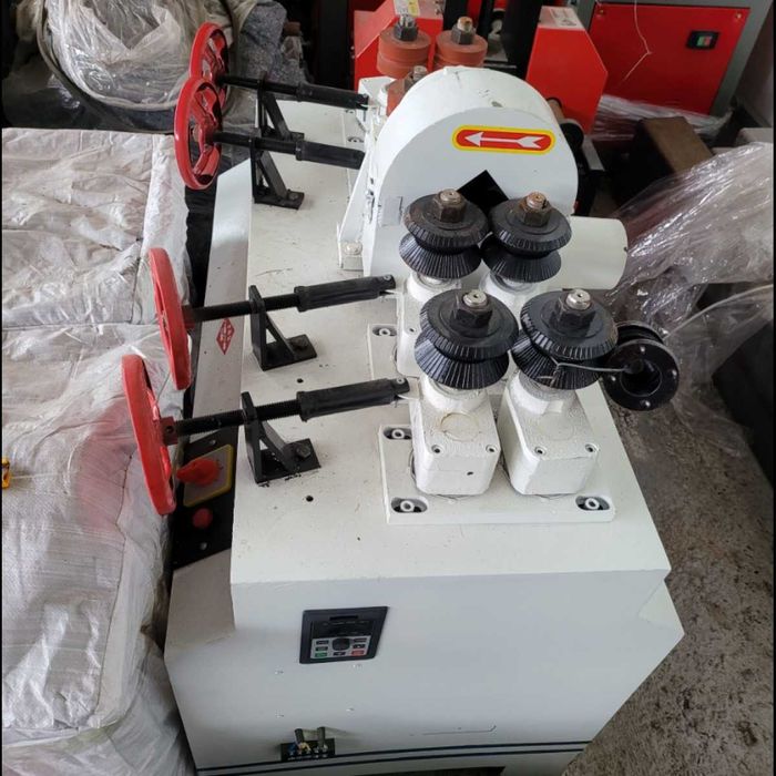 Машина за изрязване на обли колове и дръжки