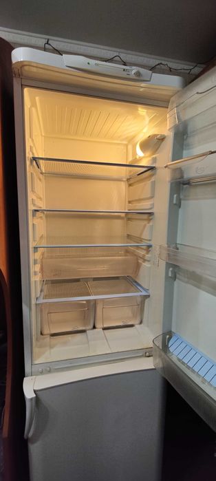 Холодильник Indesit