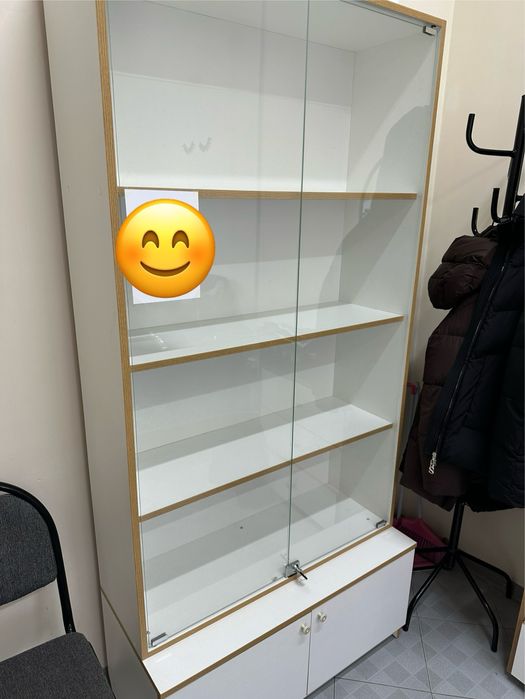 Продам шкаф витрина
