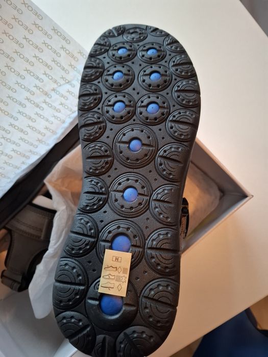 Сандали сиви нови