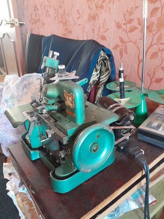 Продаётся  оверлок 15.000т