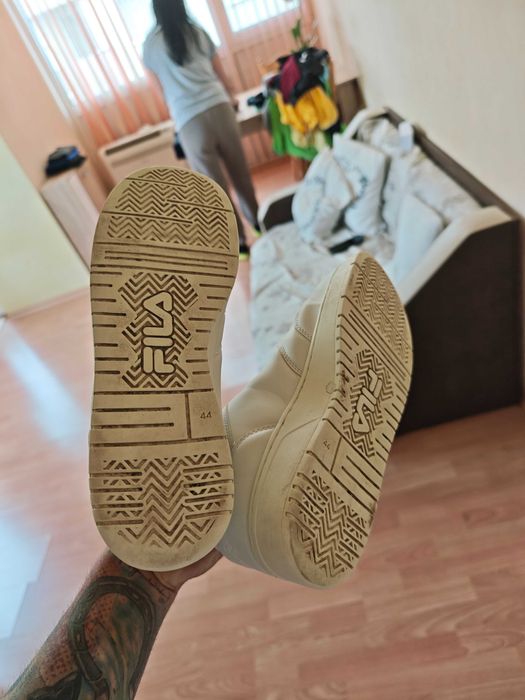 Продавам обувки Fila
