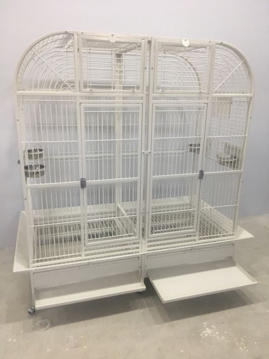 Продам клетку для крупных попугаев