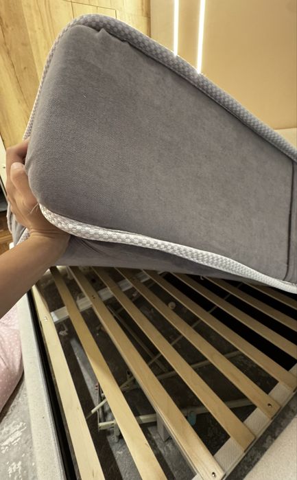 Продам кровать с матрасом