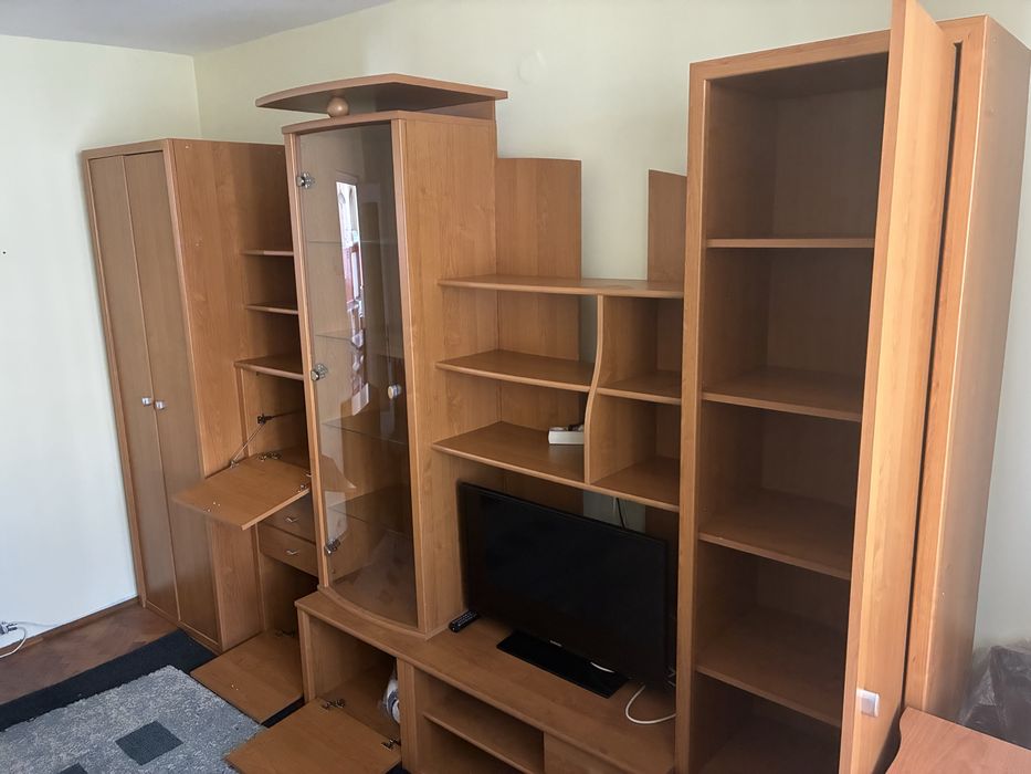 Mobila living cu vitrina de vanzare