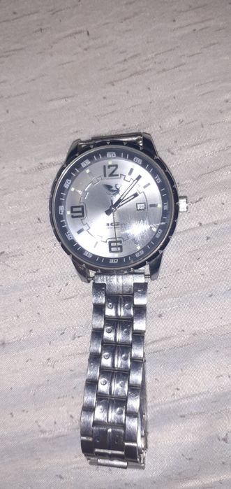 Продам часы наручные