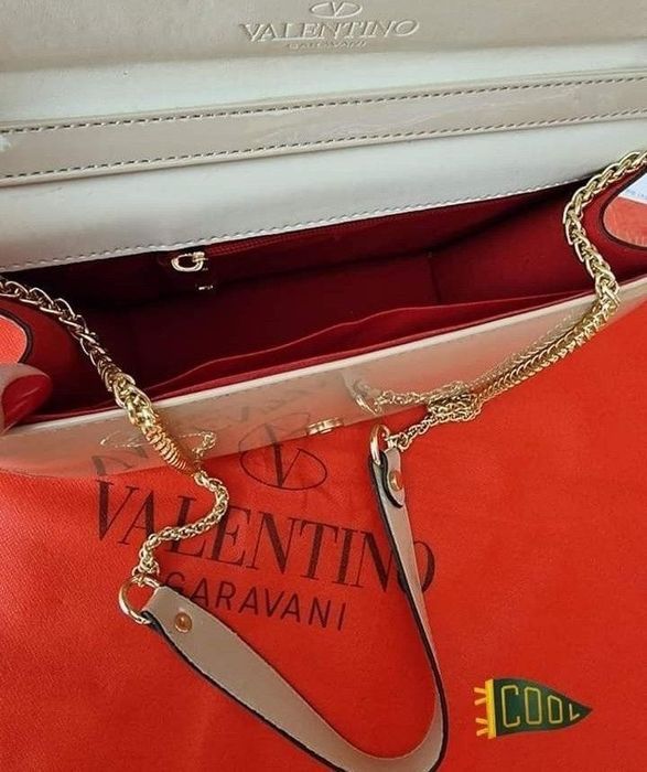 Geanta Valentino Garavani nude,logo metalic, saculet