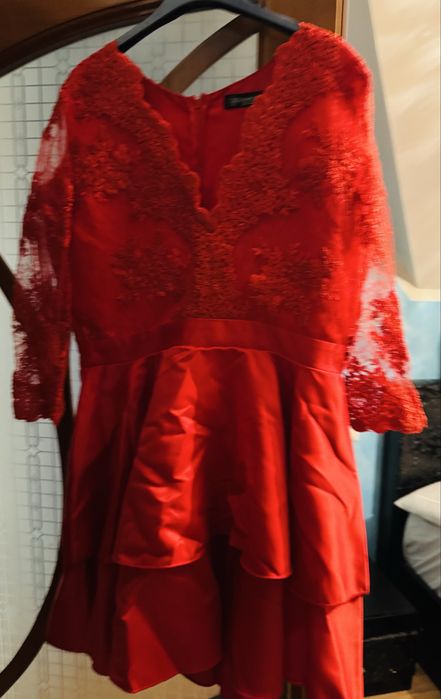 Vand rochie rosie