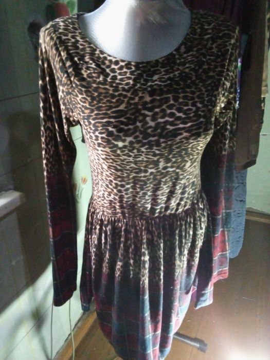 Женские платья 46 размер состояние отличное