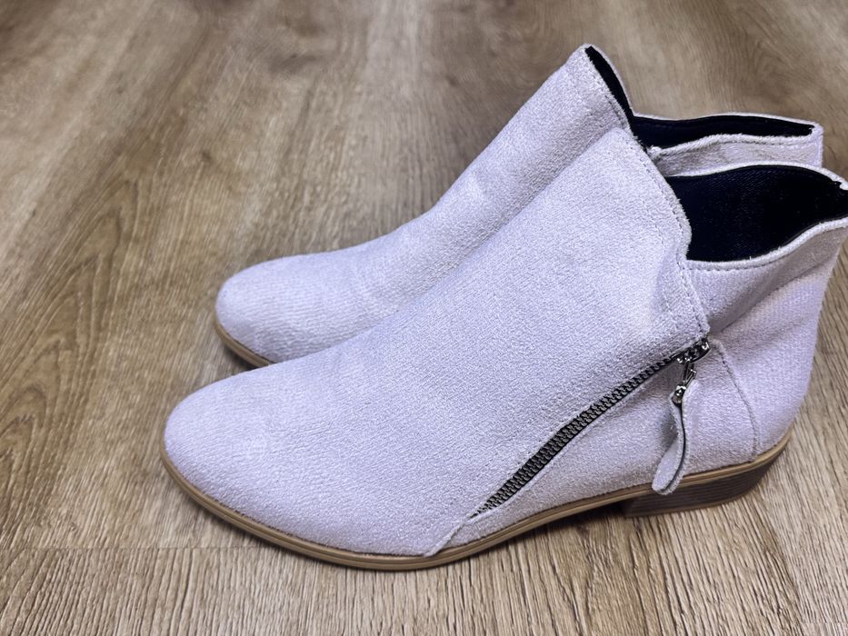 Cizme noi pana la glezna pe crem si albastru marime 39