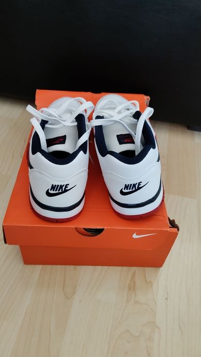 Маратонки nike .