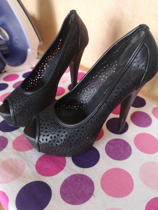 Обувки, скрита платформа, черни, като нови