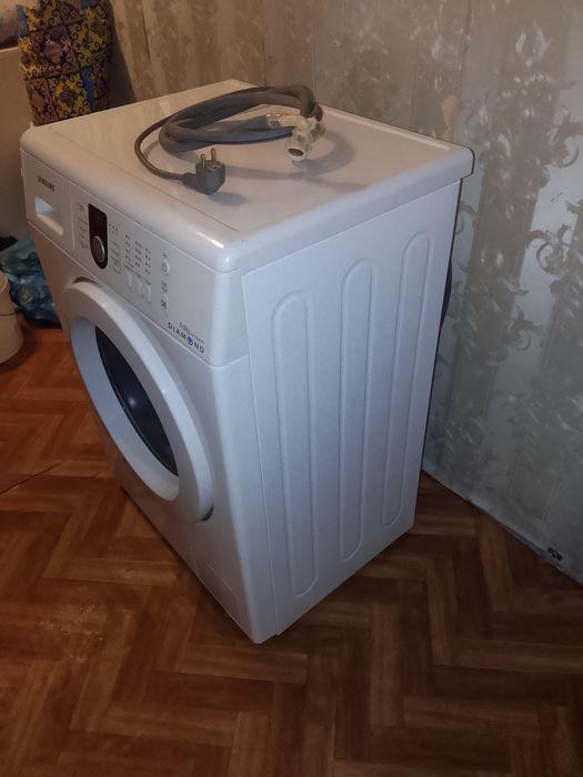 Срочно продаётся машинка САМСУНГ.