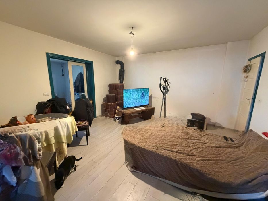 Apartament de vânzare la casă situat pe str.Decbal în Teiuș.