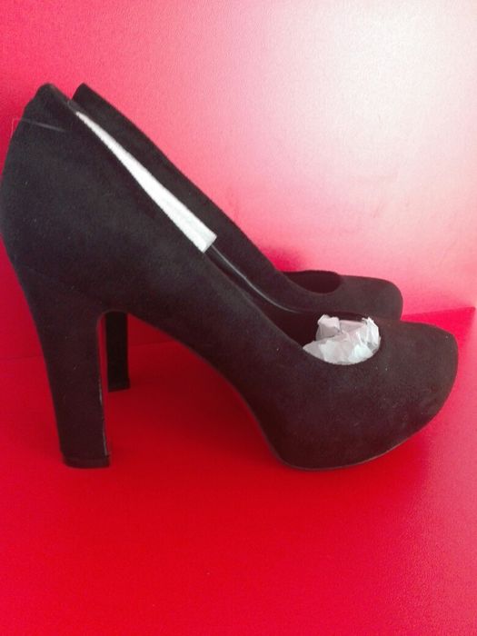 Продам замшевые туфли