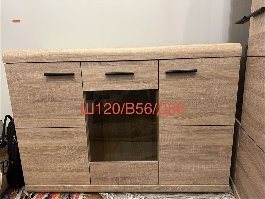 Холна секция с библиотека и гардероб