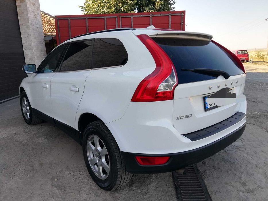 Vând volvo xc60 .