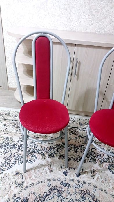 Стулья новые бордовые и серые