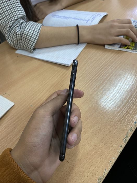 Айфон se2 (2020)