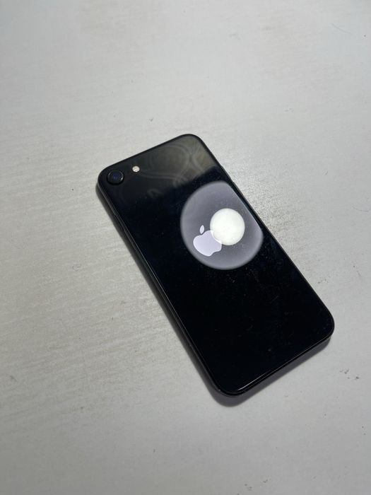 Продам iPhone SE 2 на 128gb