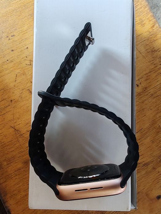 Продаю iwatch series 6. 44 mm в хорошем состоянии